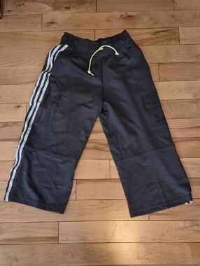 Adidas Women's Size 6 Gray Capri Pants